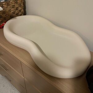 Keekaroo changing pad with Unique Curved Design—Brand New